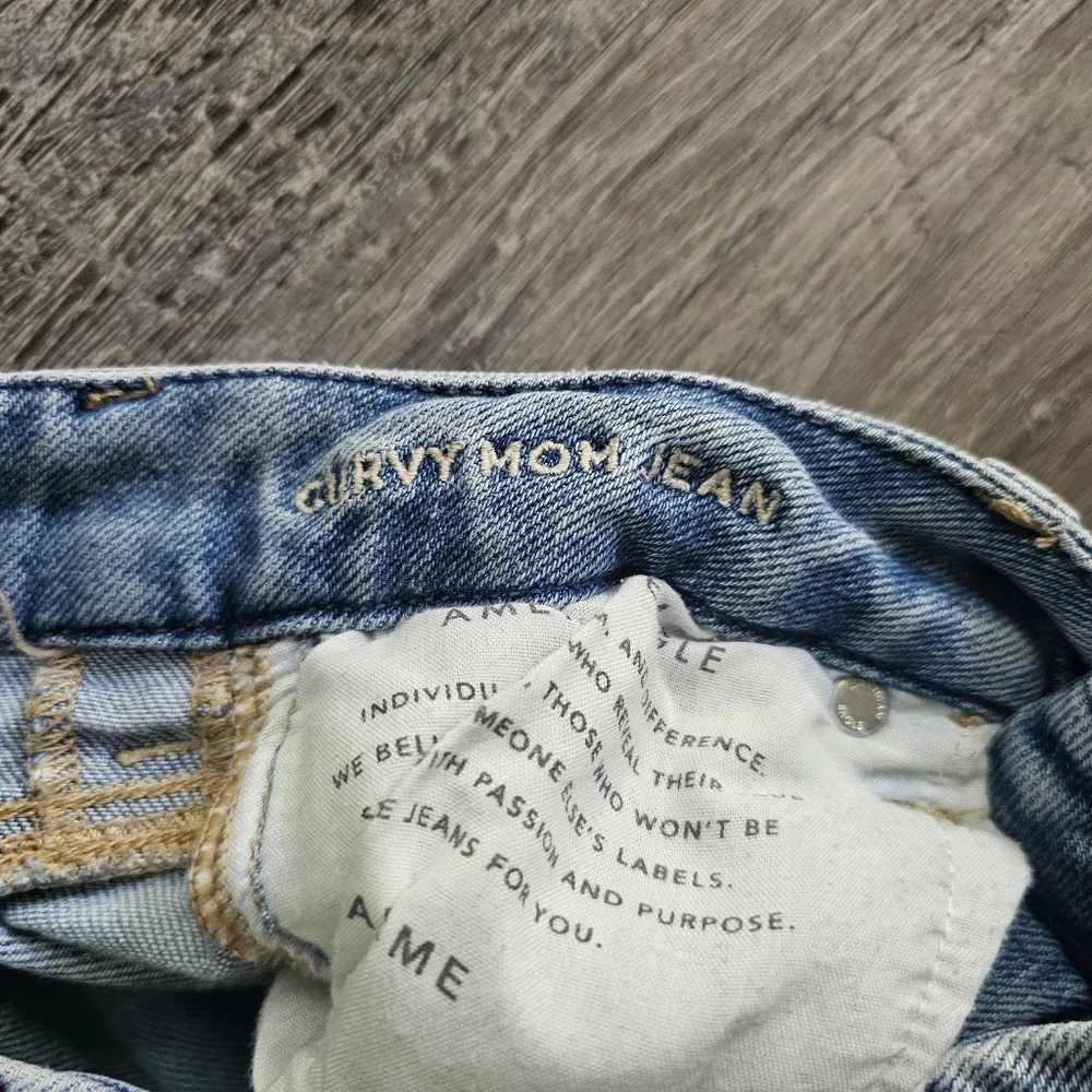 American Eagle Outfitters Stretch High Rise Curvy Mom Jean Size O